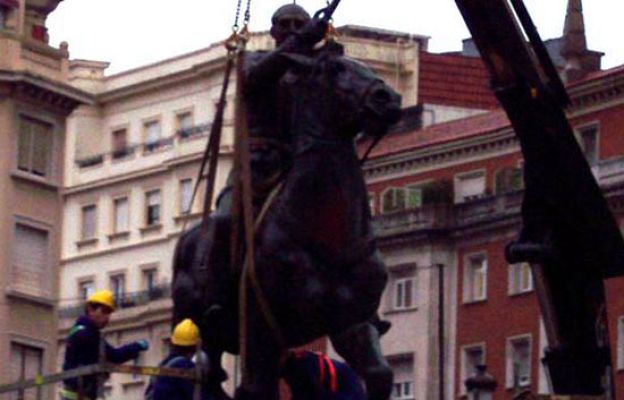  - Última estatua ecuestre de Franco
