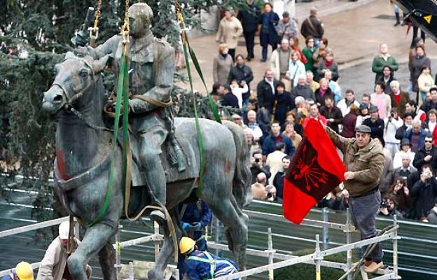  - Santander retira la última estatua