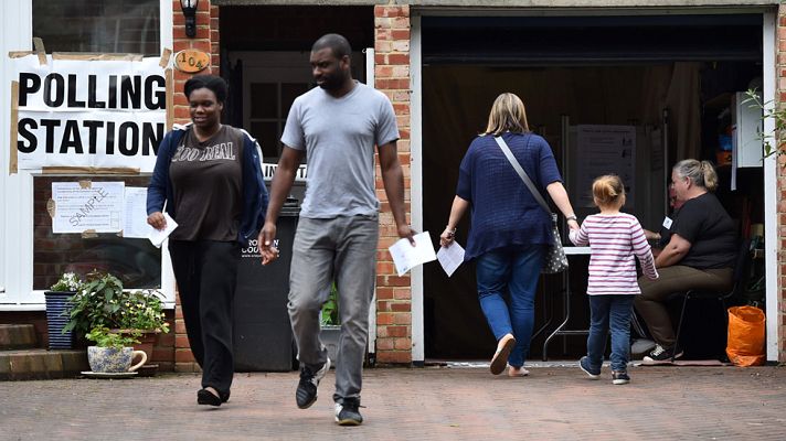 Telediario 1 - Los británicos votan la permanencia o la salida del Reino Unido de la Unión Europea