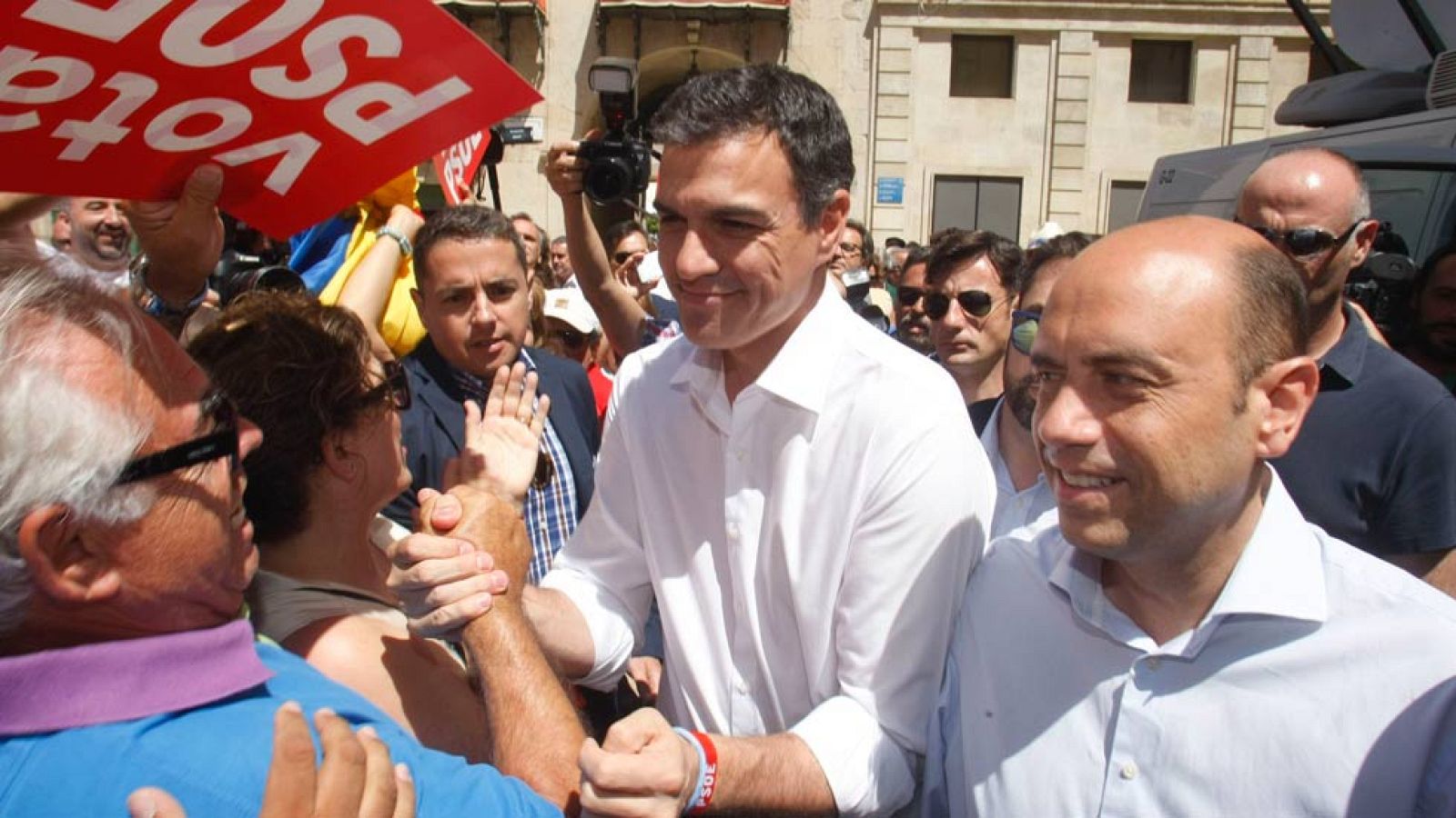En plena campaña electoral, PSOE, Ciudadanos y Podemos continúan con las críticas y peticiones de dimisión al ministro del Interior
