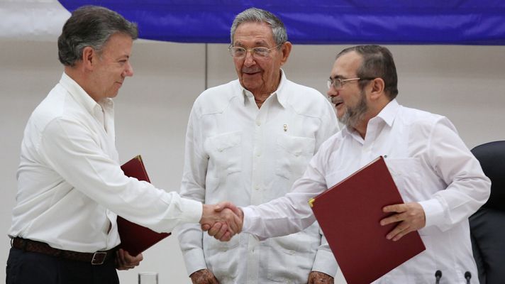  - Colombia y las FARC firman el alto el fuego definitivo