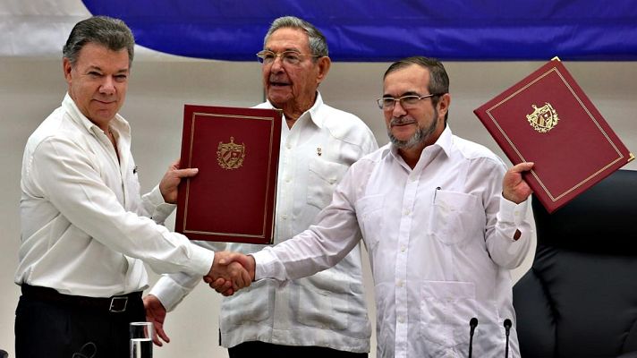 Telediario 1 - Colombia y las FARC firman la paz definitiva en La Habana