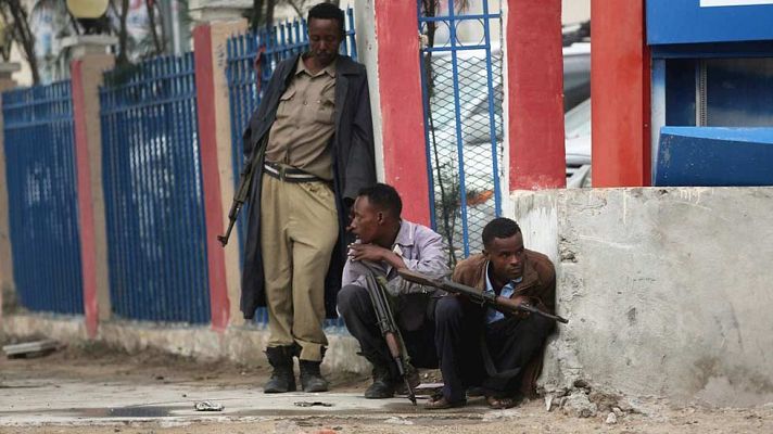 Telediario 1 - Telediario 2 en 4' - 25/06/16