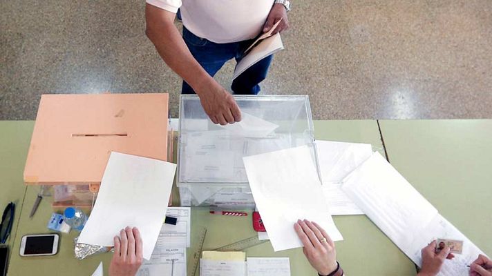 Telediario 1 - Así se está desarrollando la jornada en las 57.000 mesas electorales de toda España