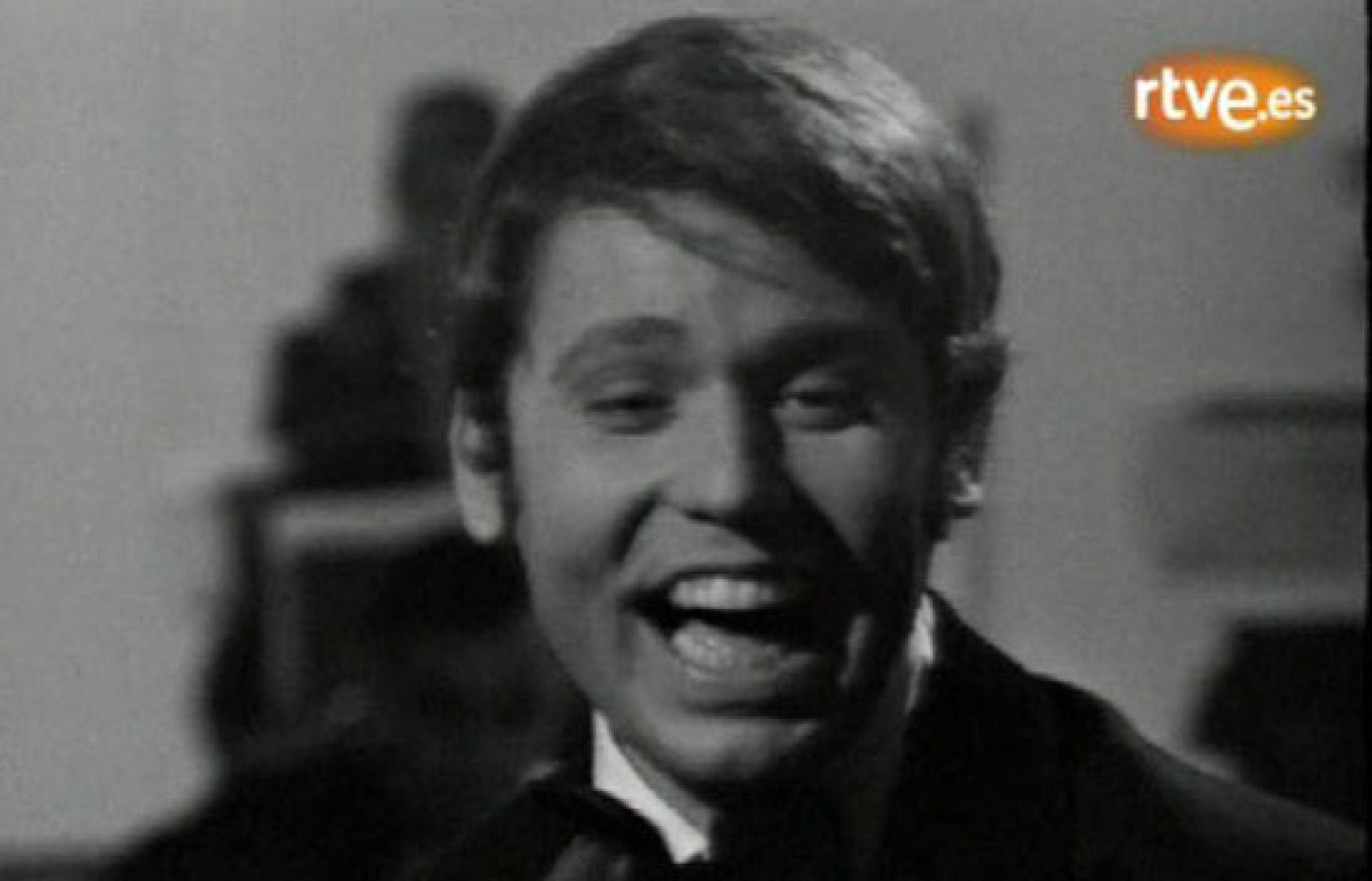 Recital de Raphael para dar la bienvenida a 1969 - Música en el Archivo de RTVE | Ver