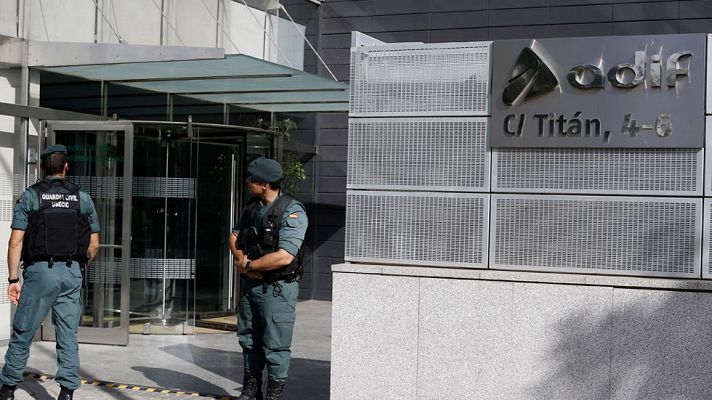 Telediario 1 - La Guardia Civil detiene a 14 personas por un presunto sobrecoste de 82 millones en obras del AVE