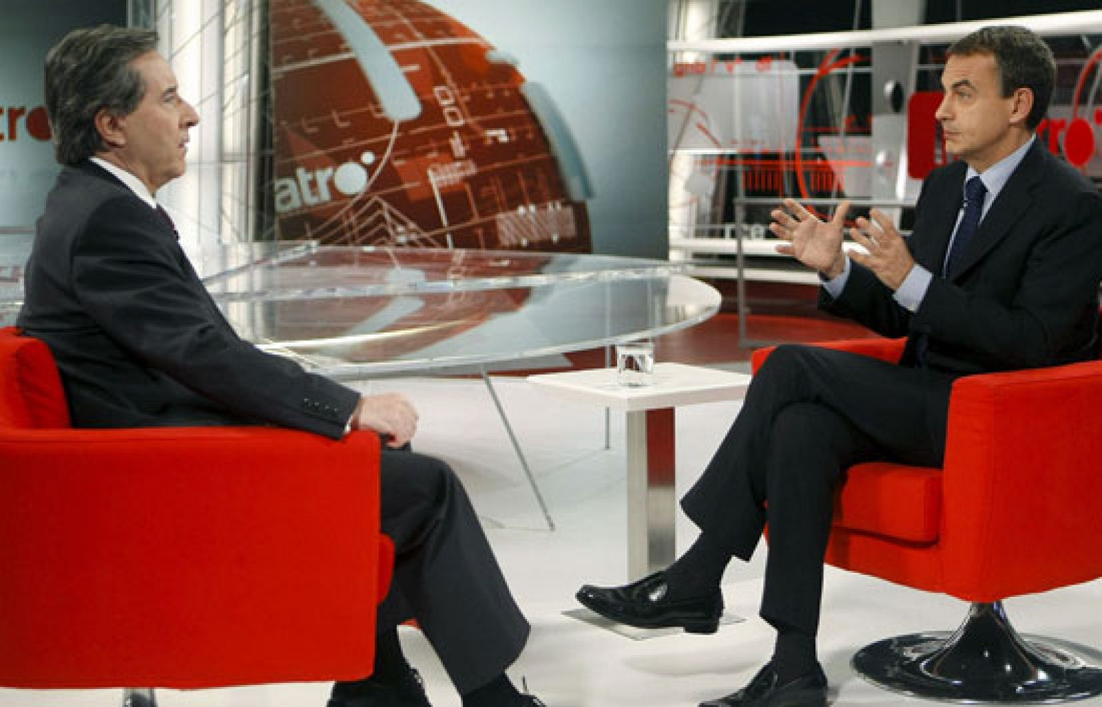 Zapatero desconocía las supuestas escalas de los vuelos de la CIA | Ver