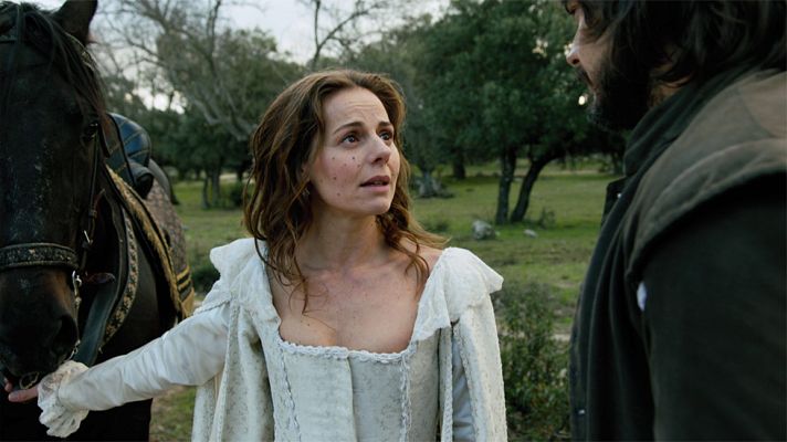 Águila Roja - Lucrecia quiere saber si tiene alguna posibilidad con Gonzal