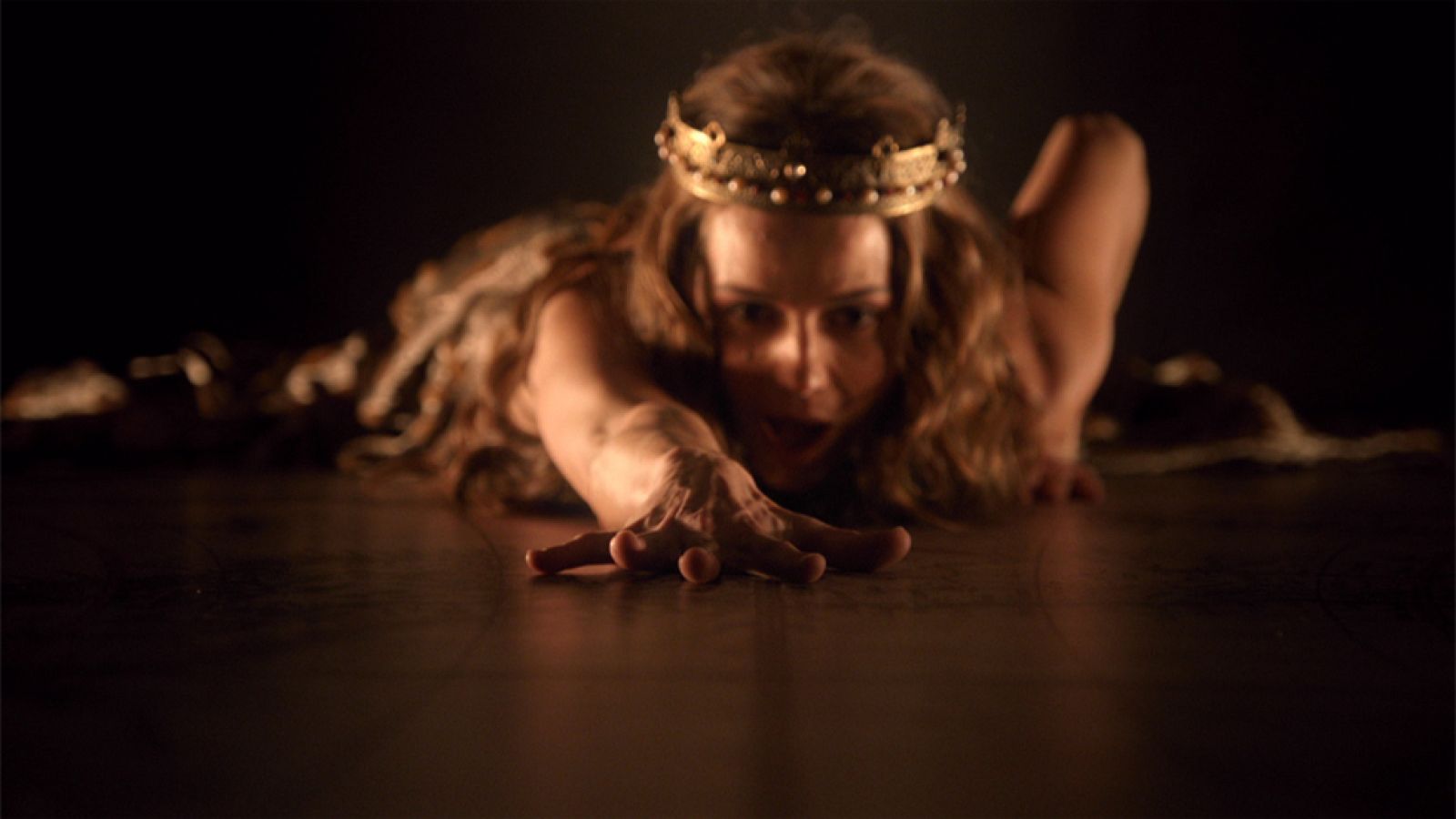 Águila Roja - Lucrecia sueña con ser la reina de las Españas