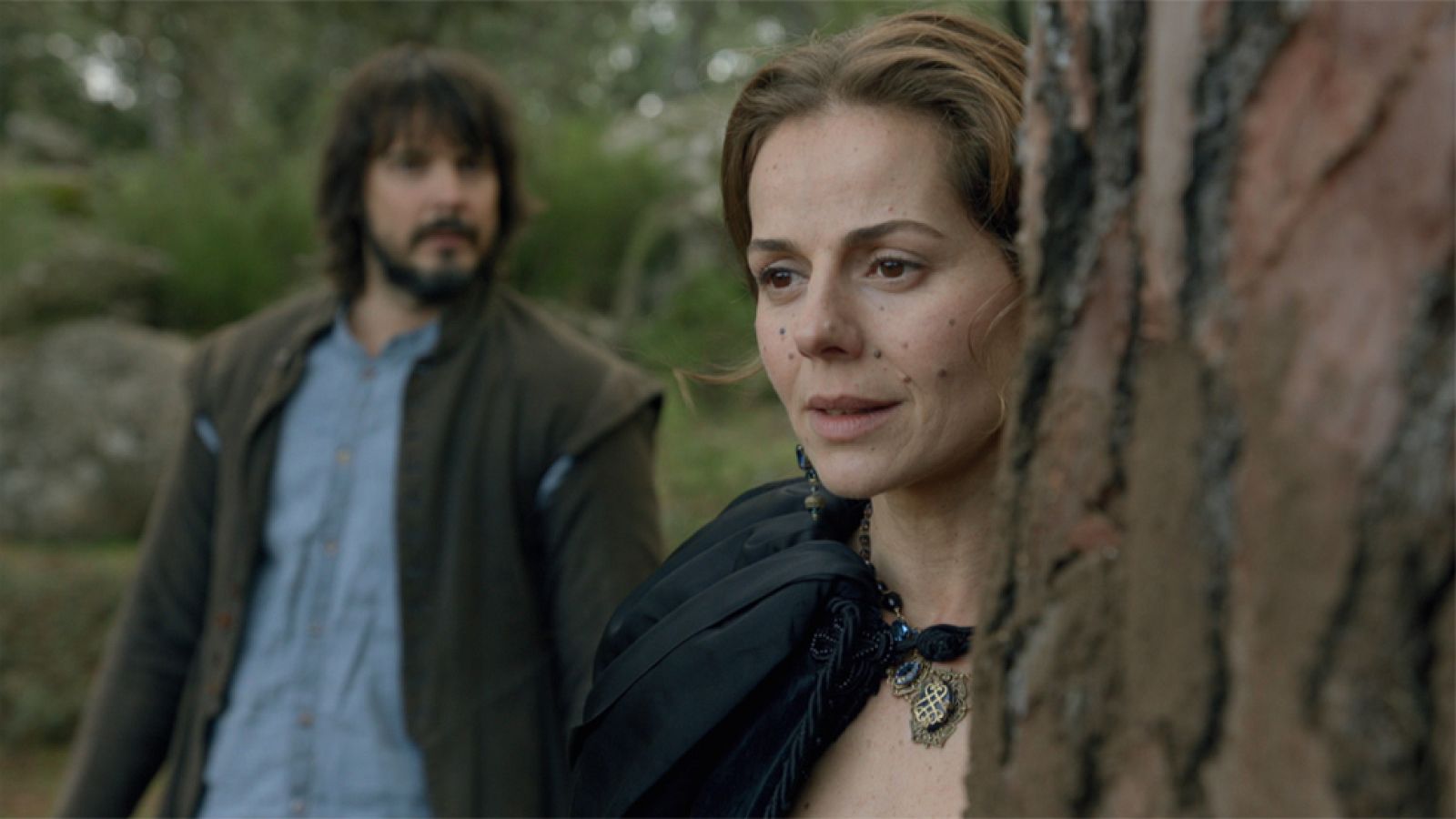 Águila Roja - Gonzalo le pide a Lucrecia que no se case con Hernán