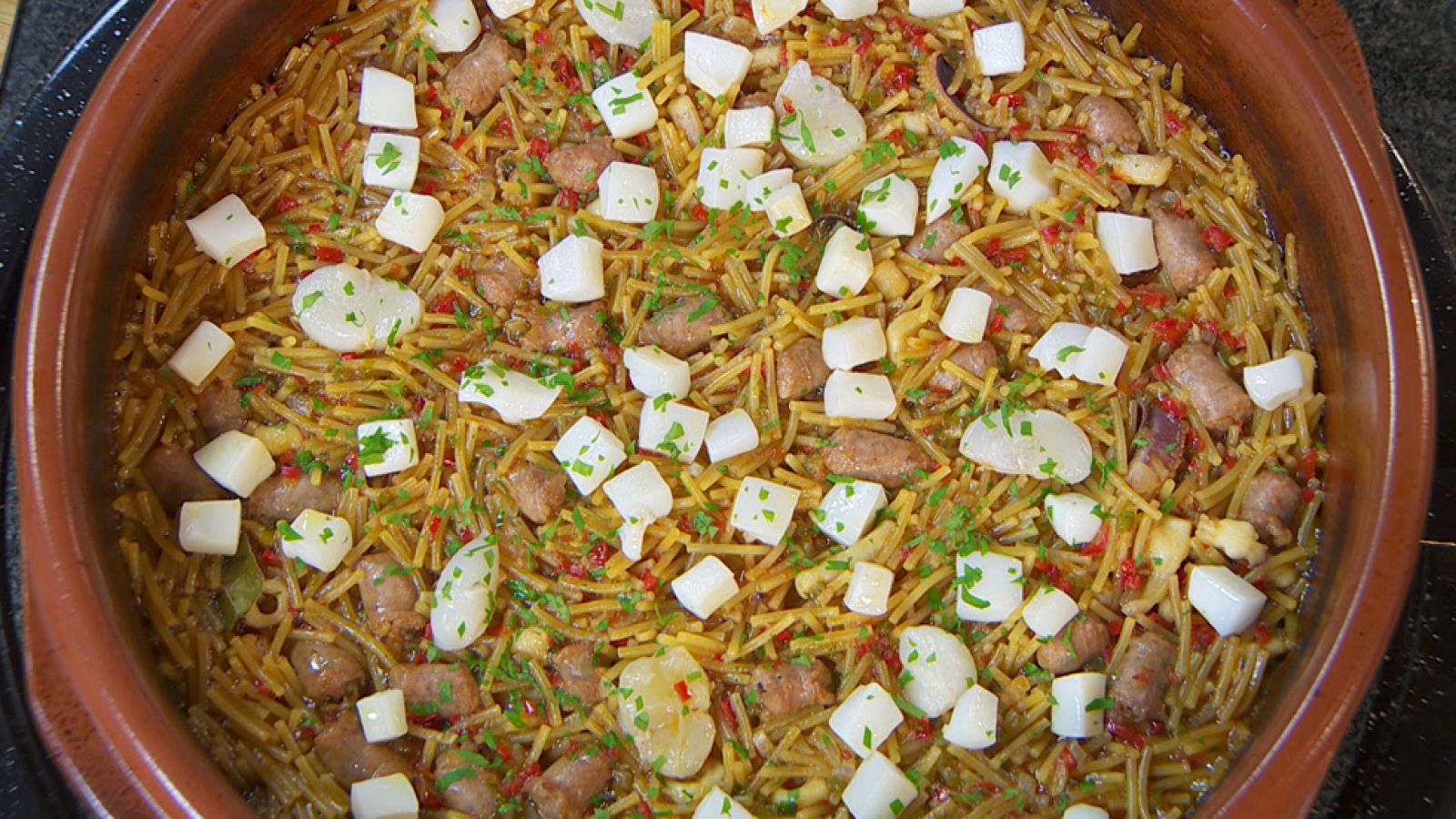 Torres en la cocina - Fideos con sepia y salchicha