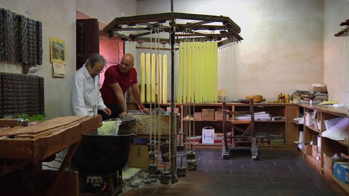 Aquí la Tierra - ¿Cómo se hacen las velas de cera?