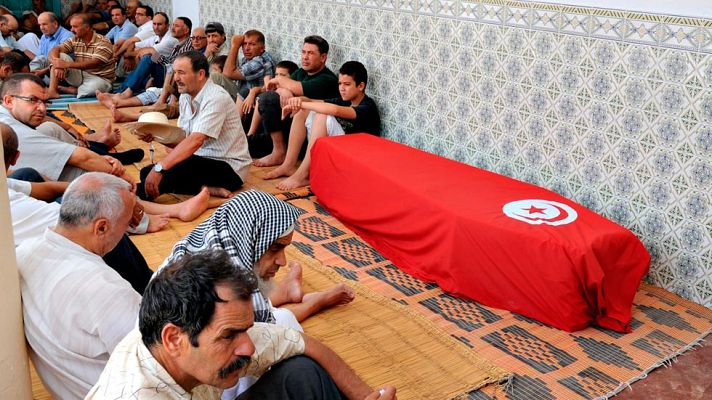 Telediario 1 - Estambul despide a los fallecidos en el atentado y trata de recuperar la normalidad