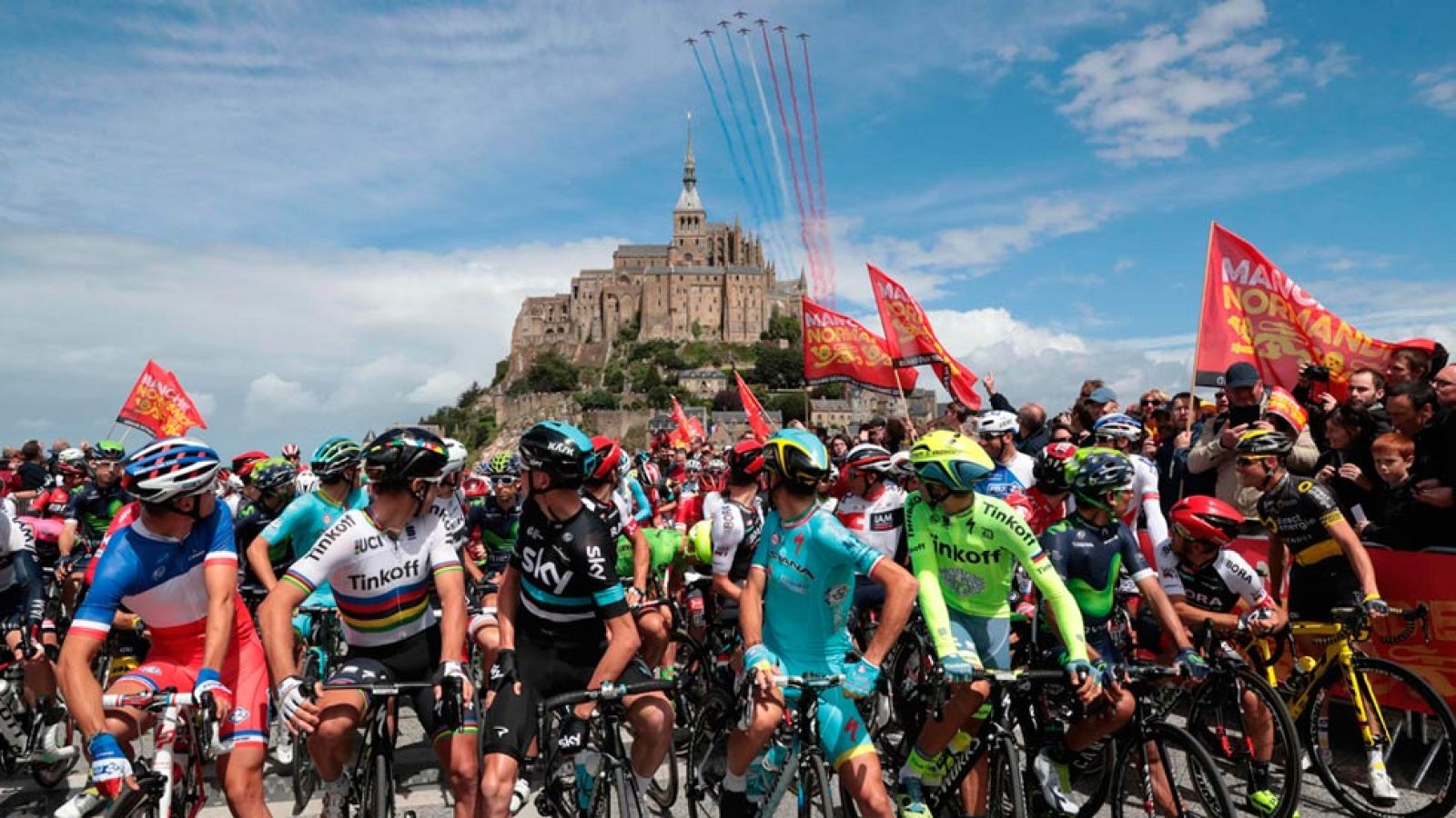 Mont Saint Michel ha sido el punto de partida del Tour 2016, que finalizará el próximo 24 de julio en los Campos Elíseos después de un sinfín de lucha, abanicos, pájaras y mucho esfuerzo.