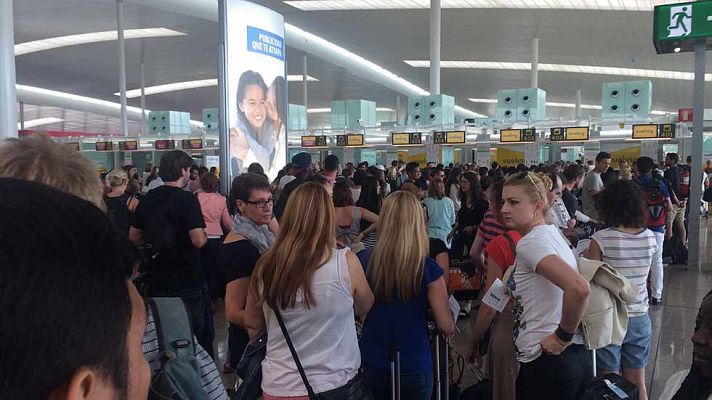 Telediario 1 - La Generalitat convoca a Vueling