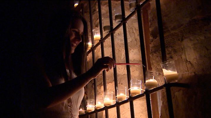 Telediario 1 - La magia y el misterio de las velas iluminan Pedraza