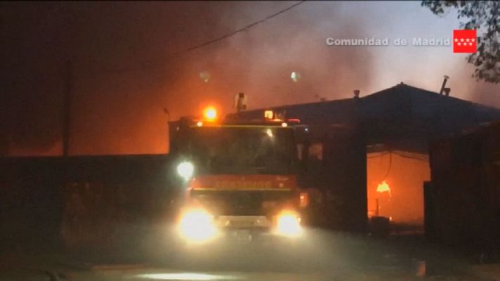Telediario 1 - Arden varios almacenes de un polígono de Alcalá de Henares