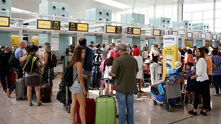 Telediario 1 - Preocupación entre los clientes de Vueling que tienen previsto viajar las próximas semanas