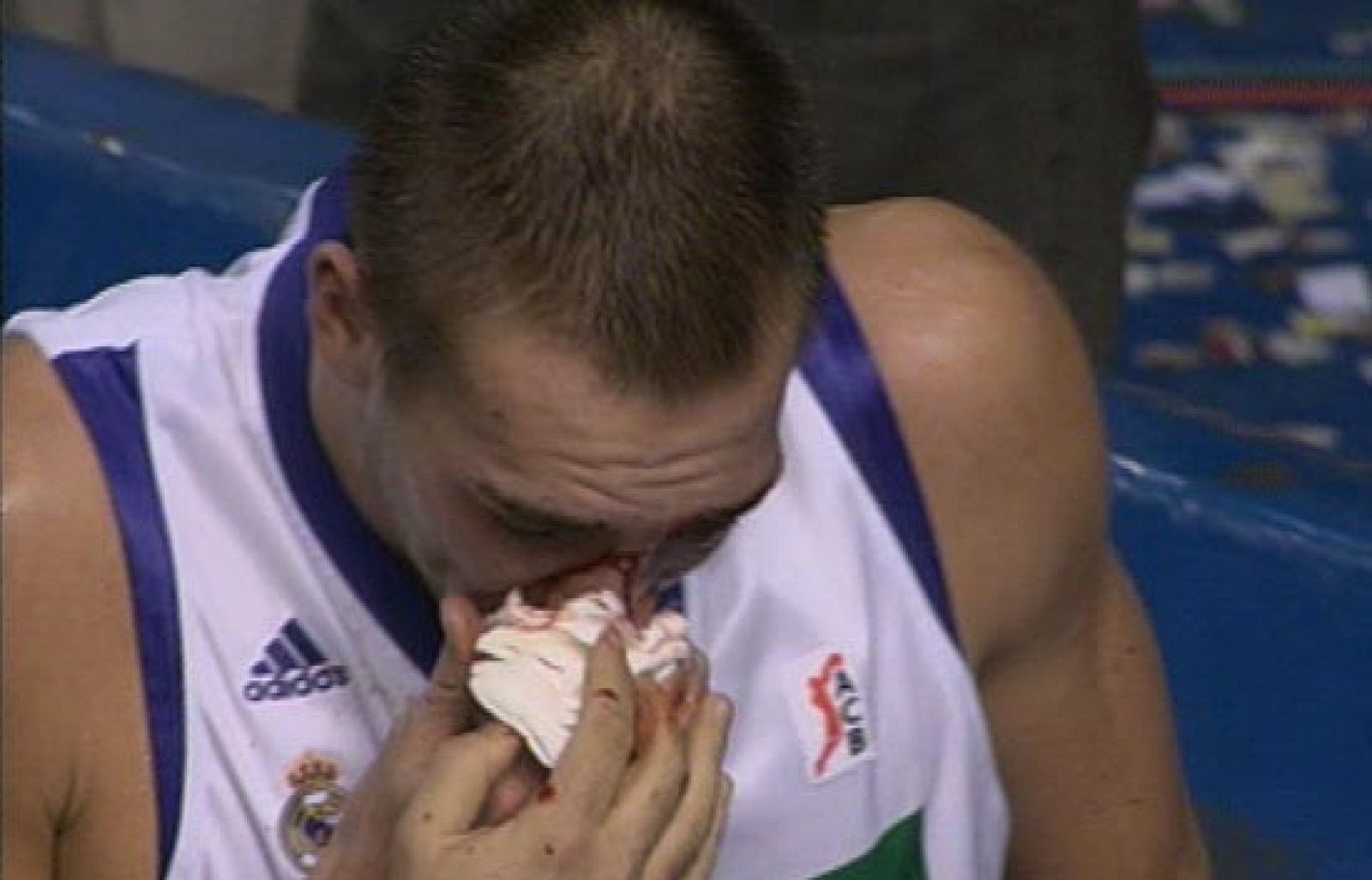 Sangre y lágrimas en el derbi - Baloncesto en RTVE | Ver