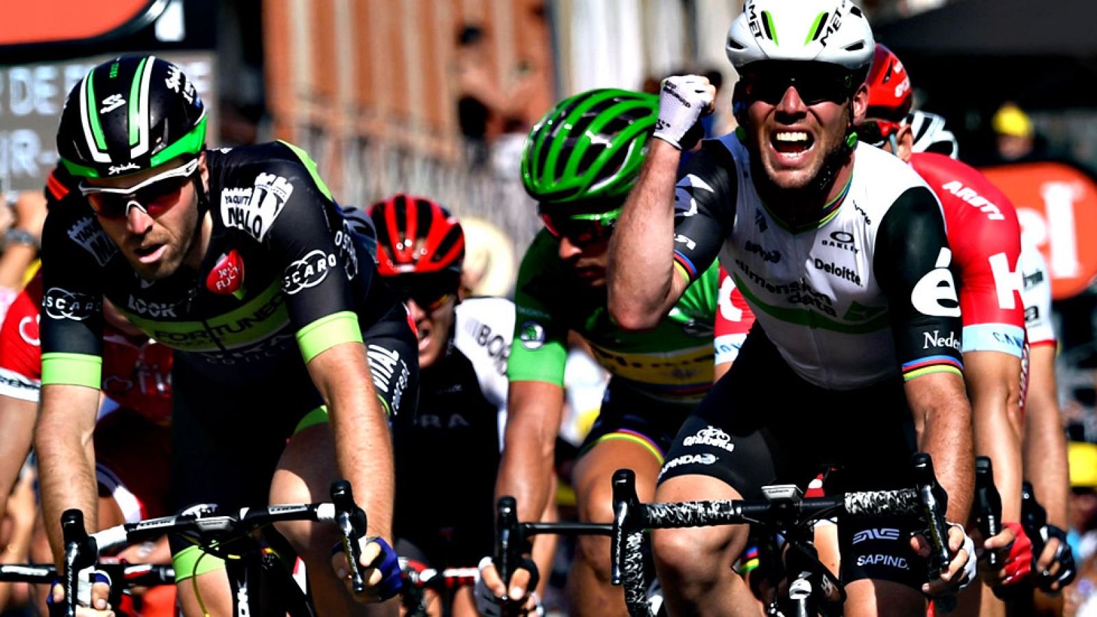 El británico Mark Cavendish (Dimension Data) ha sido el vencedor de la sexta etapa del Tour de Francia disputada entre Arpajon-sur-Cère y Montauban, de 190,5 kilómetros, en la que el belga Greg Van Avermaet (BMC) mantuvo el maillot amarillo de líder.