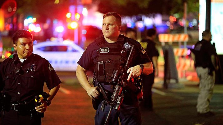 Informativo 24h - Cinco policías muertos en Dallas en un tiroteo durante protesta por la violencia contra los negros