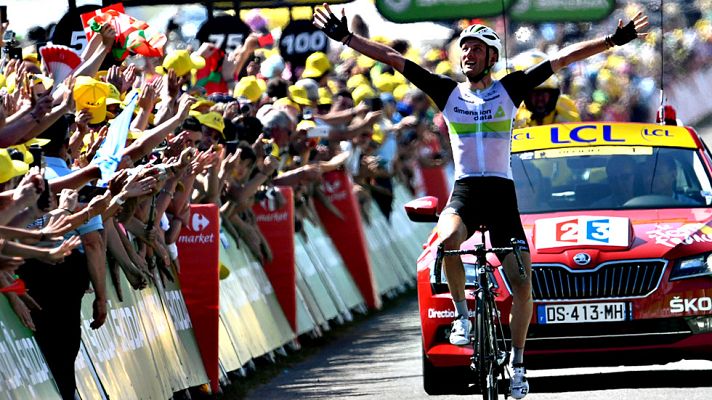 Tour de Francia - Cummings se impone en la primera cita pirenaica y la pancarta cae sobre el pelotón