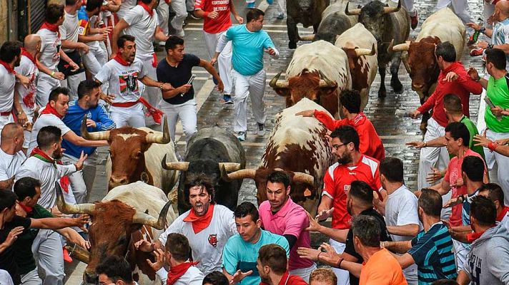 Telediario 1 - Encierro complicado en la tercera jornada de San Fermín