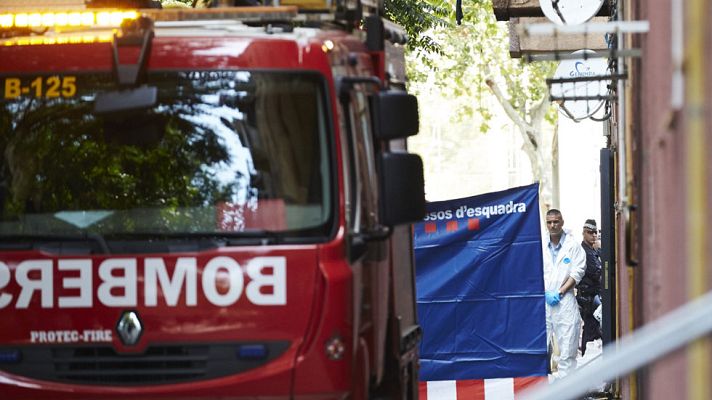 Telediario 1 - Dos niños de cuatro y seis años han fallecido en el incendio de una vivienda en Barcelona