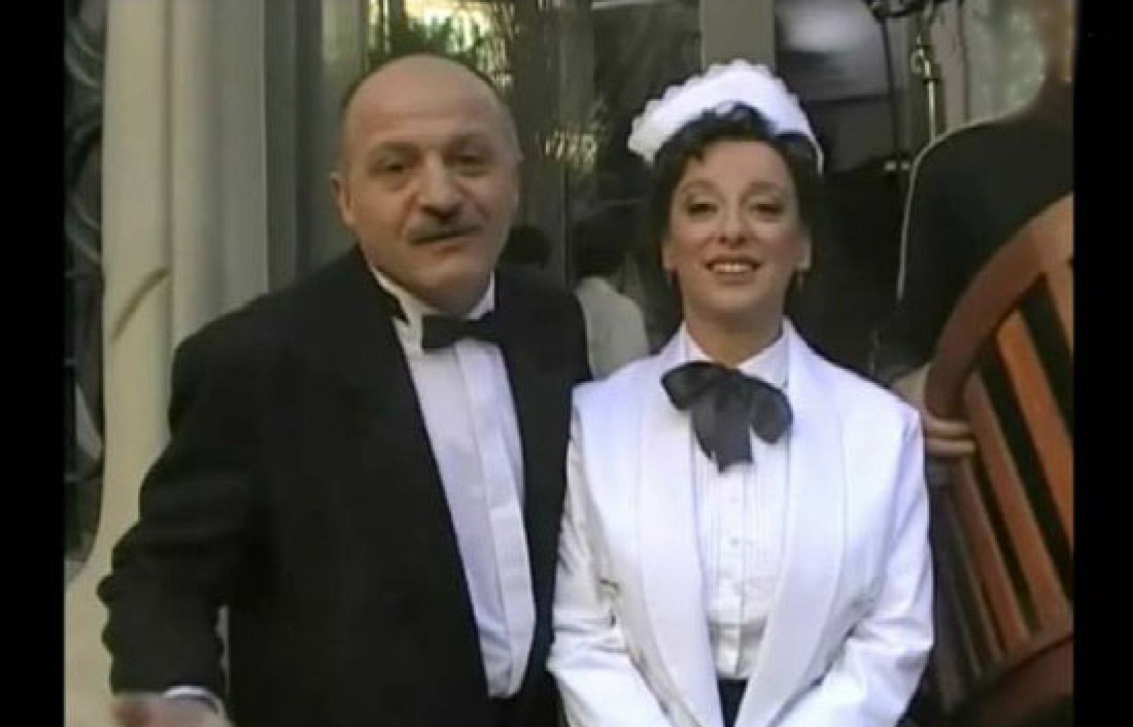 Amar - Rosario y Pablo os desean Feliz Navidad - Amar en tiempos revueltos | Ver