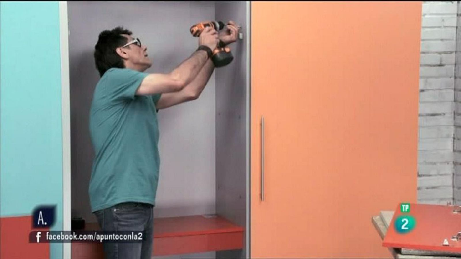 A punto con La 2 - Bricolaje - Aprovechar los armarios y ampliar las tomas de lavadora o lavavajillas.