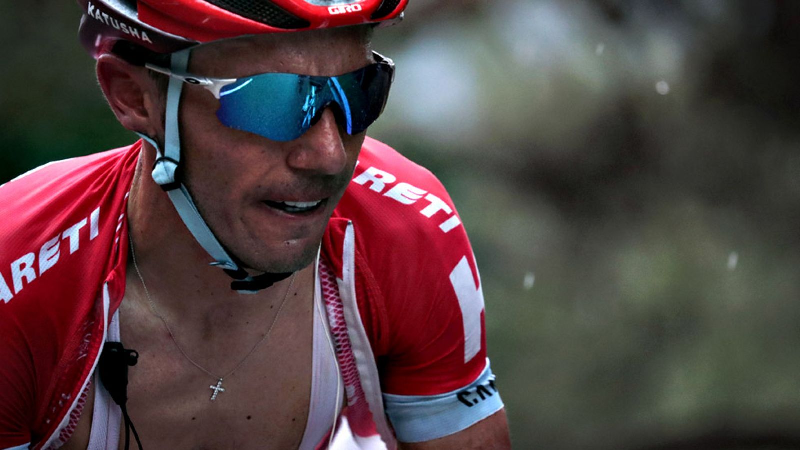 El español Joaquim "Purito" Rodríguez (Barcelona, 37 años) anunció emocionado, entre lágrimas , su decisión de retirarse a final de temporada tras 17 años de profesional, en los que ha logrado importantes victorias. "Purito", que tenía la noticia gua