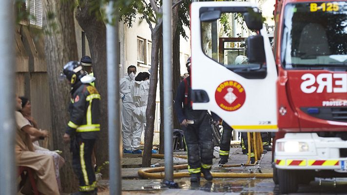 Telediario 1 - Dos hermanos de 6 y 4 años mueren en el incendio de su domicilio familiar en Barcelona