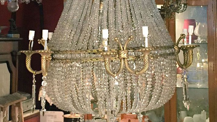 España Directo - Un artesano de lámparas de cristal