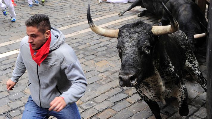 San Fermín - Dos de los Victoriano del Río se han puesto en cabeza en el sexto encierro de San Fermín 2016