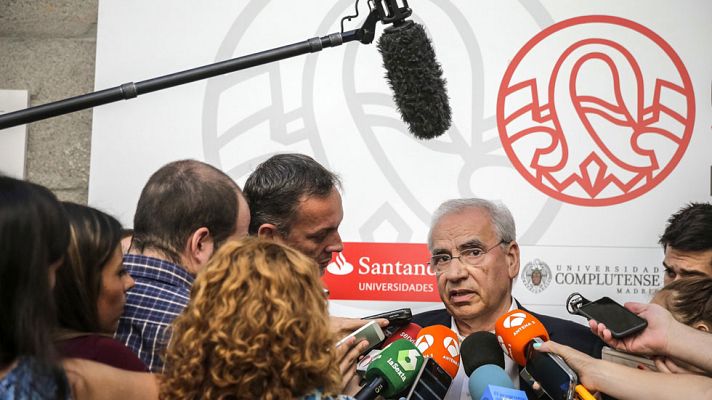 Telediario 1 - Alfonso Guerra ve "contradictorio" que el PSOE diga que votará 'no' a Rajoy y que no quiere terceras elecciones