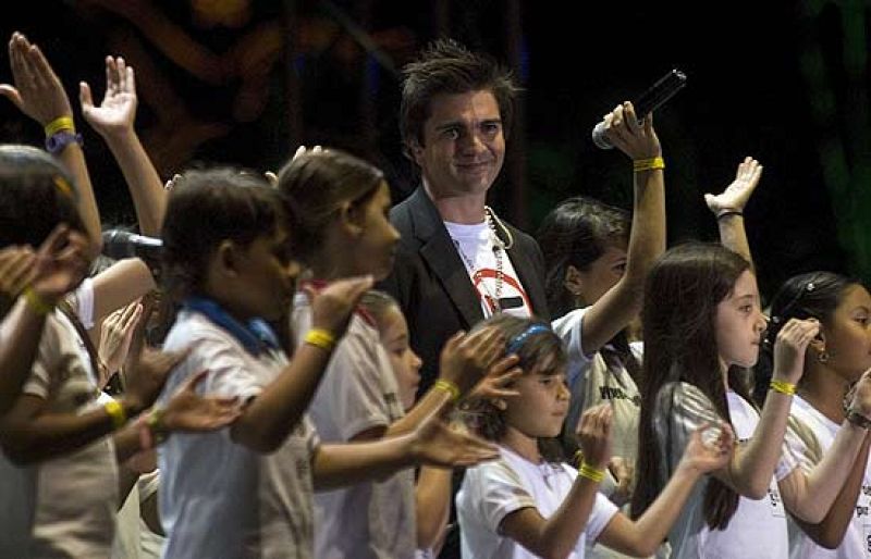 Juanes canta a la paz en Medellín