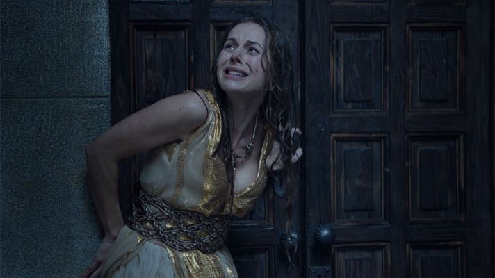 Águila Roja - Hernán no deja entrar a Lucrecia a su palacio