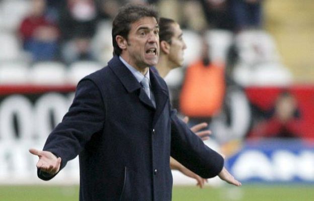 Club de fútbol - El Almería despide a Arconada