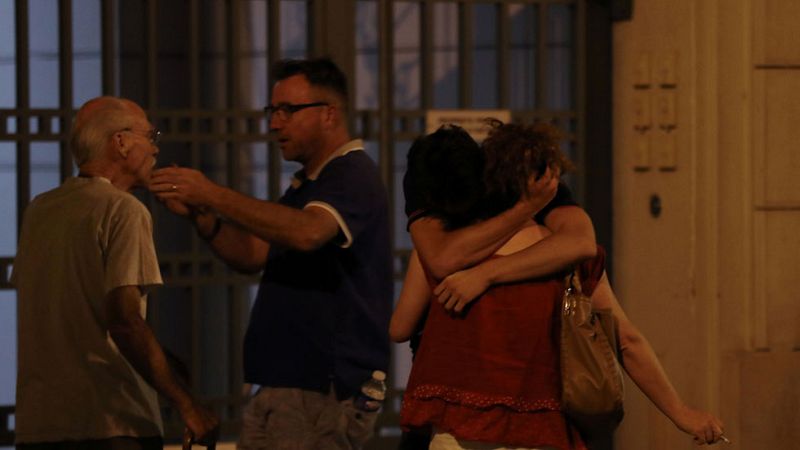 Testigos presenciales hablan de caos, confusión y decenas de cuerpos en el suelo - Informativo 24h | Ver