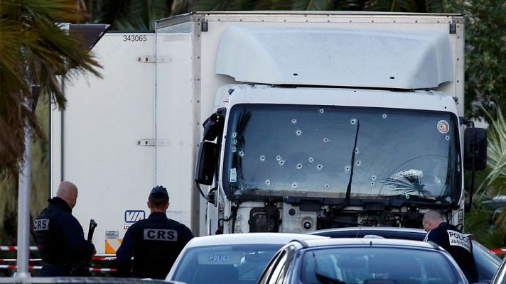  - Un terrorista mata a más de 80 personas con un camión en Niza