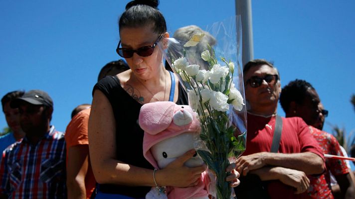 Telediario 1 - Un testigo: "Se dirigió hacia un tiovivo por eso hay un monton de niños entre las víctimas"