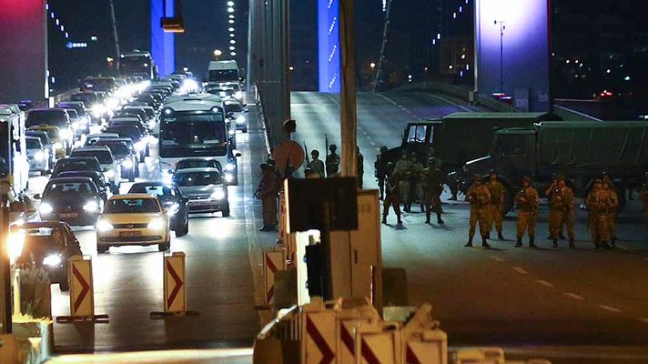 Informativo 24h - El Ejército da un golpe de Estado en Turquía