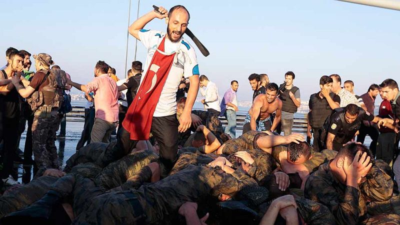 El Gobierno turco recupera el control tras el intento de golpe militar