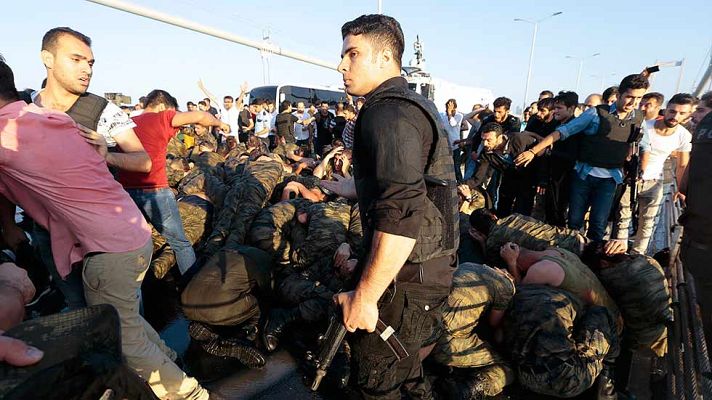 Telediario 1 - Miles de detenciones en Turquía tras el golpe de Estado