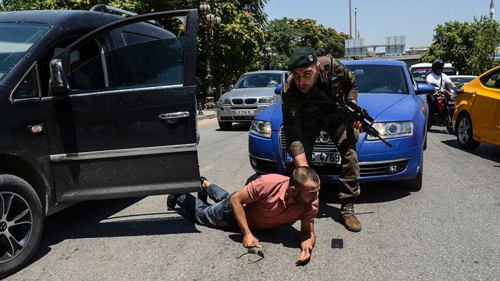 Telediario 1 - Estambul recupera la normalidad mientras prosiguen las purgas tras el golpe en Turquía