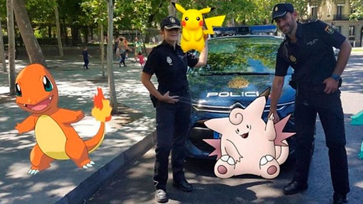 Telediario 1 - El juego para móviles Pokemon Go recién llegado a España ya tiene a muchos enganchados
