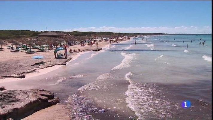 Informatiu Balear - Continua la massificació de cotxes a Es Trenc