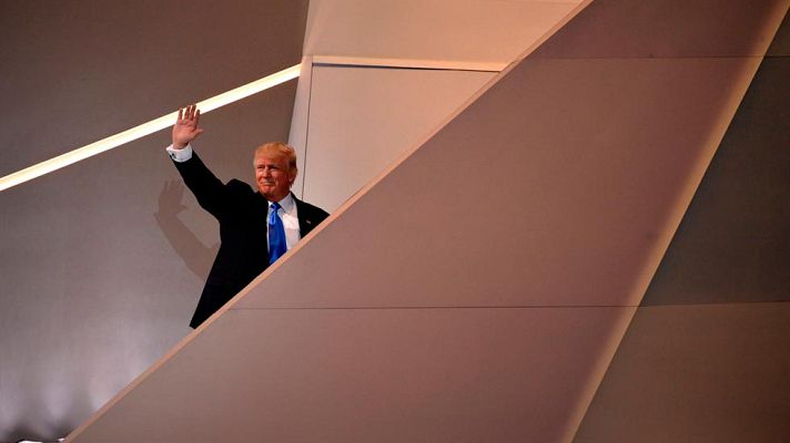 Telediario 1 - Los delegados contrarios a Trump se hacen oír al comienzo de la Convención Republicana en Cleveland