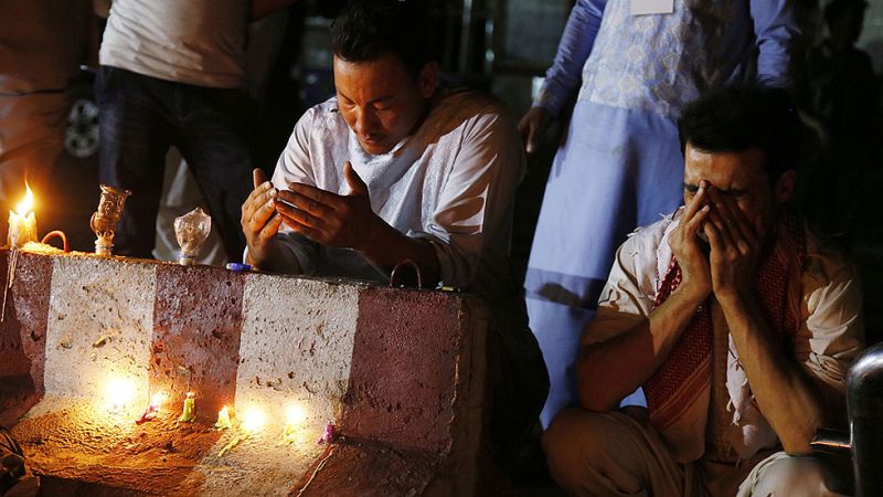 Vigilia por los más de 80 muertos en el atentado del EI en Kabul