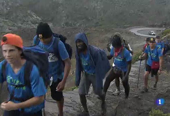 L'Informatiu - 300 joves de tota Espanya participen a la IV Transpirenaica Social Solidària